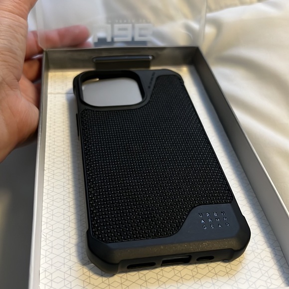 New in box UAG Kevlar phone case for iPhone Pro - Picture 4 of 6